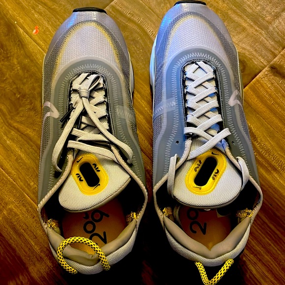 Nike - Picture 2 of 8